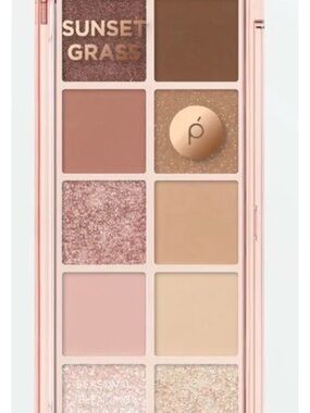 PEACH C Seasonal Blending Eyeshadow
Palette 01 Sunset Grass (6.4g)